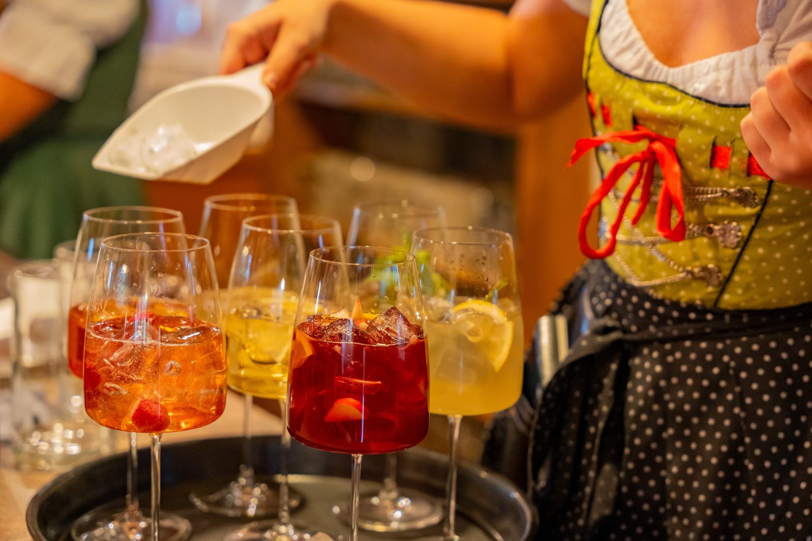 Aperitifs mit Eis an der Spritz-Bar – Flammkuchenhütte Becker, Mehlingen bei Kaiserslautern