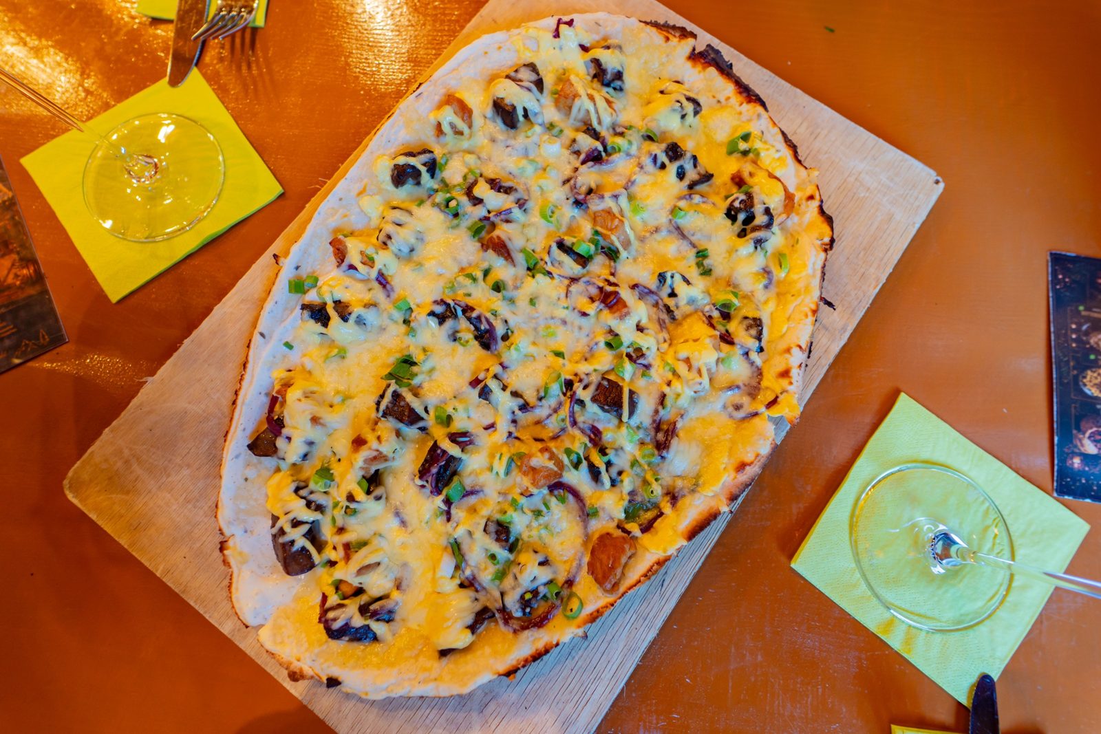 Flammkuchen Kürbis, Monats-Special der Flammkuchenhütte Becker in Mehlingen bei Kaiserslautern